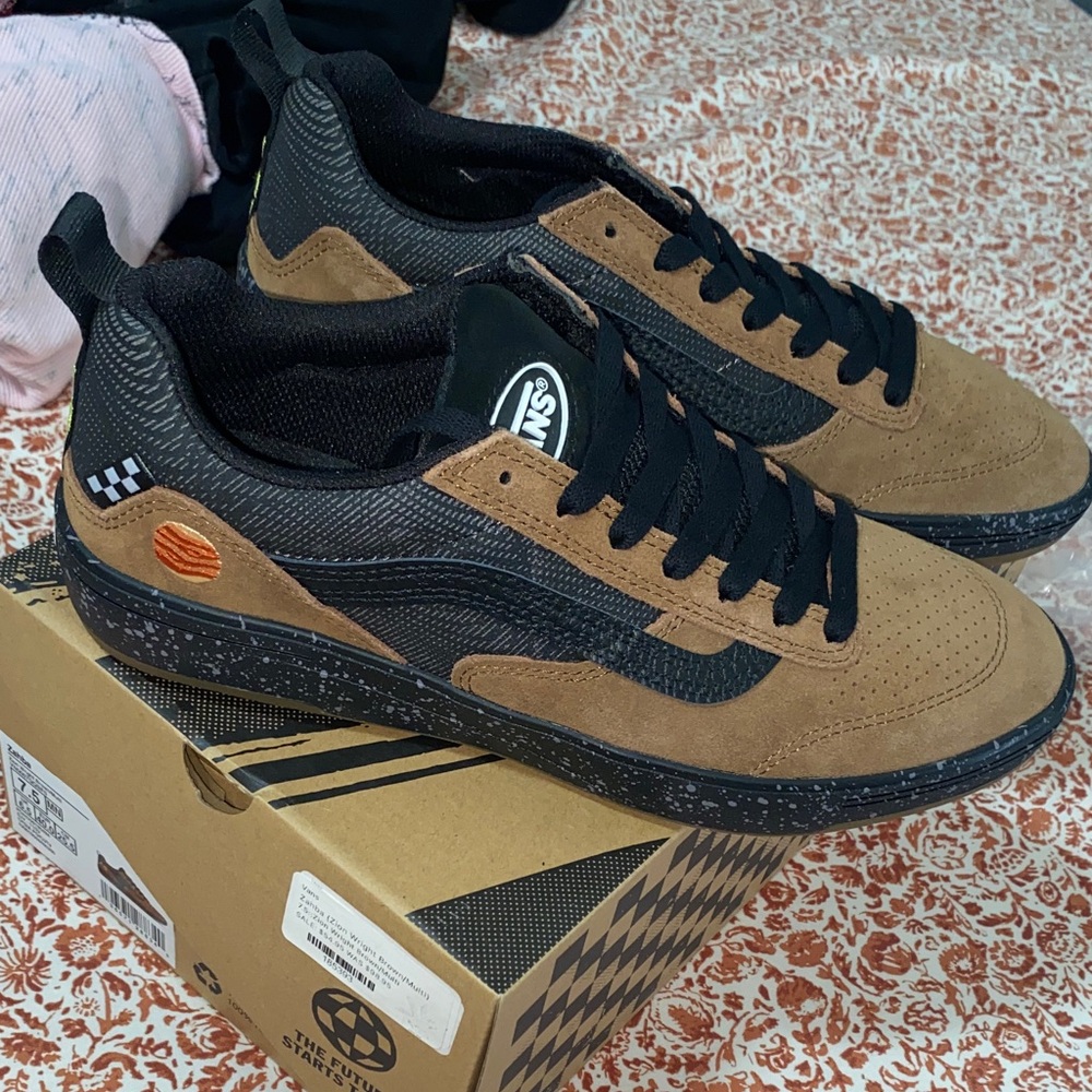 Zahba Vans Men's Black and Tan Sneakers